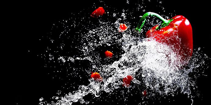 CC_BY-ND_Sponchia Paprika wird mit Wasser bespritzt