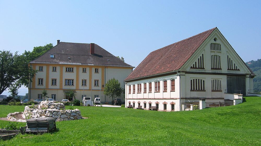 Am Bild sieht man das Schlgebäude