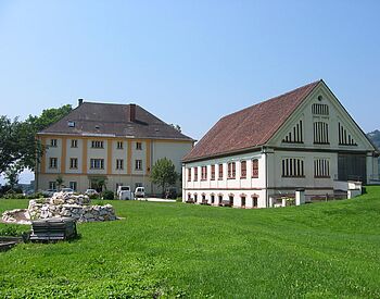 Am Bild sieht man das Schlgebäude