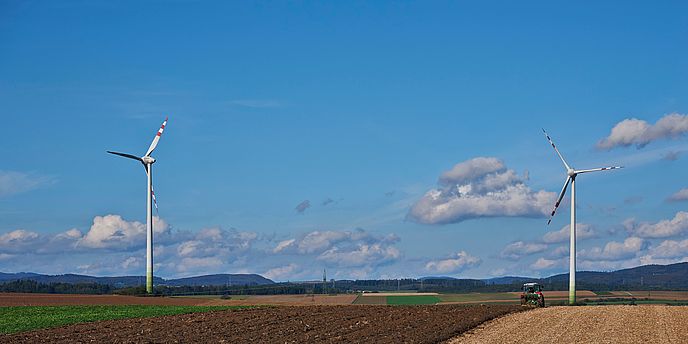 Windräder im Feld