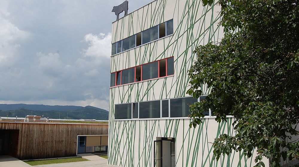 Modernes Schulgebäude