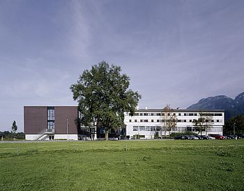 Schul- und Internatsgebäude
